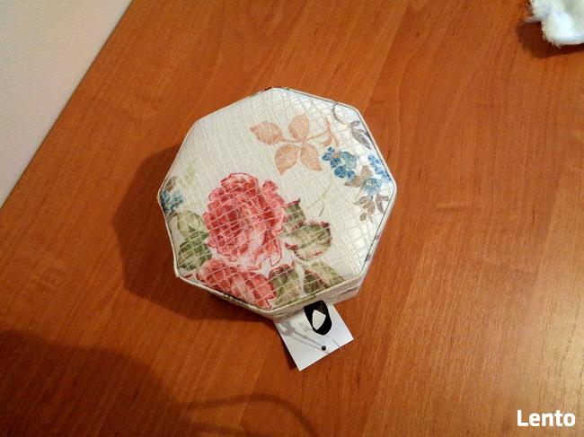 Kuferek na biżuterie