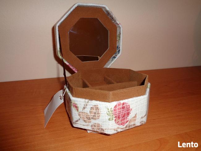 Kuferek na biżuterie