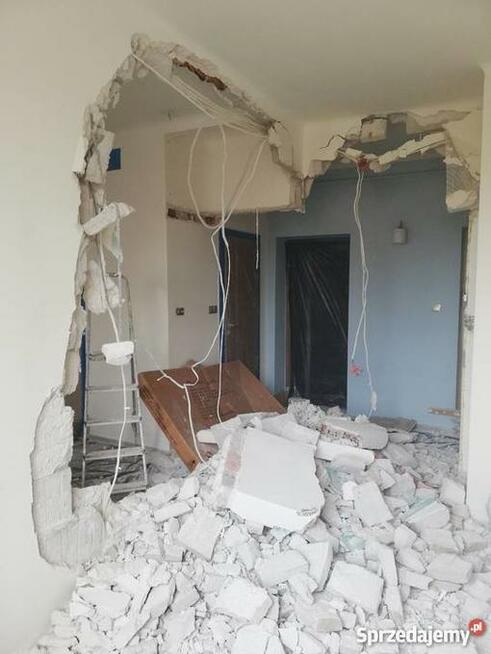 kucie glazury, posadzek, wyburzanie ścian, sprzątanie piwnic