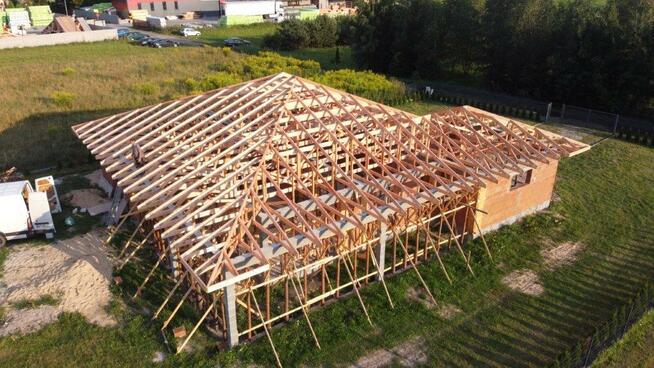 Wiązary, prefabrykowane konstrukcje dachowe, dźwigary, więźb