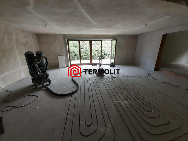 Ogrzewanie podłogowe w gotowej wylewce posadzce podłodze