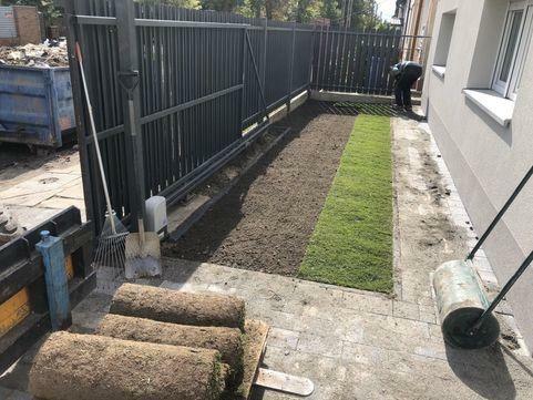 USŁUGI MINIKOPARKĄ, MINIŁADOWARKĄ, WYWROTKĄ, DRENAŻ, PIASEK