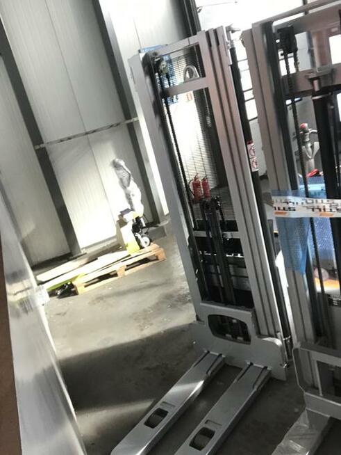 elektryczny wózek widłowy używany Still EXV TRIPLEX maszt