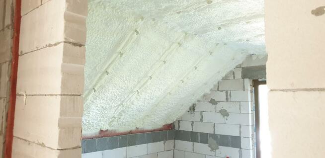 Zatrudzie aplikatora piany Pur