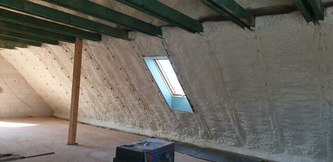 Zatrudzie aplikatora piany Pur