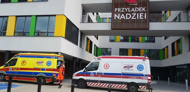 Ambulans-karetka Transport Sanitarny Medyczny Zabezpieczenie