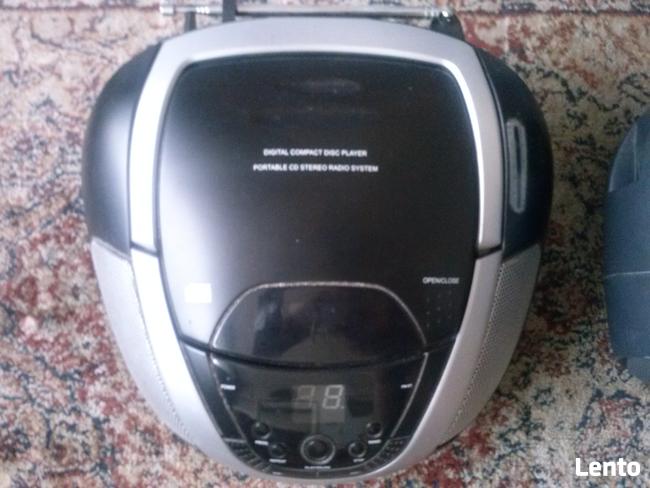 Radiomagnetofon z CD przenośny, 49 zł.