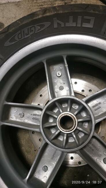 Piaggio Felga tylna z oponą i tarczą X7,X8,X9...