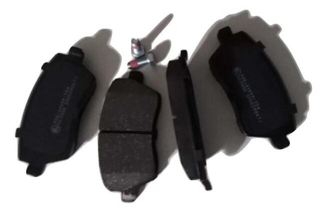 KLOCKI HAMULCOWE PRZOD NISSAN MICRA K12 RENAULT CLIO III