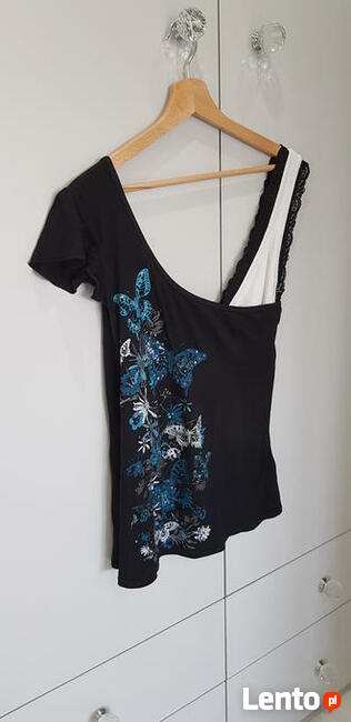 Bluzeczka na dwóch różnych ramiączkach