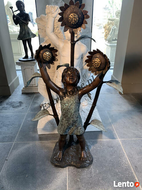 Fontanna z brązu Chłopiec z rybą