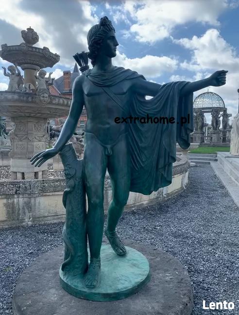 Fontanna z brązu Chłopiec z rybą