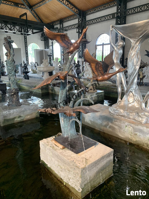 Fontanna z brązu Chłopiec z rybą