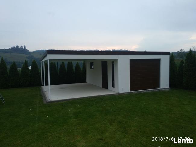 Garaż z wiatą tynkowany