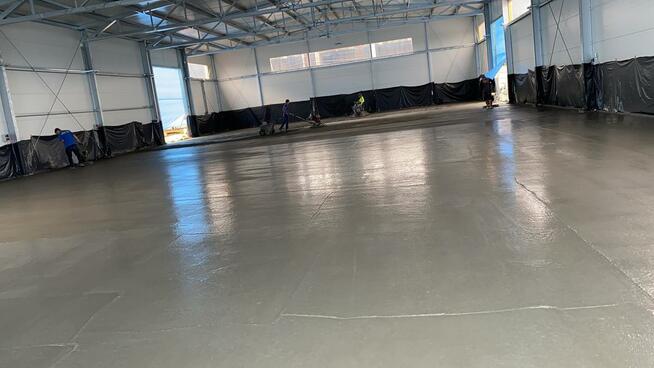 Wylewki Zacieranie betonu posadzki przemysłowe układ.kostki