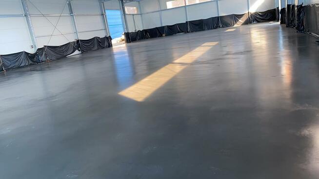 Wylewki Zacieranie betonu posadzki przemysłowe układ.kostki