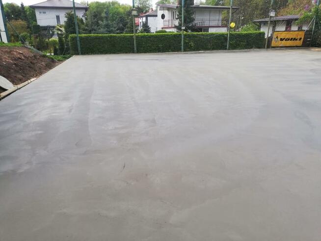 Wylewki Zacieranie betonu posadzki przemysłowe układ.kostki