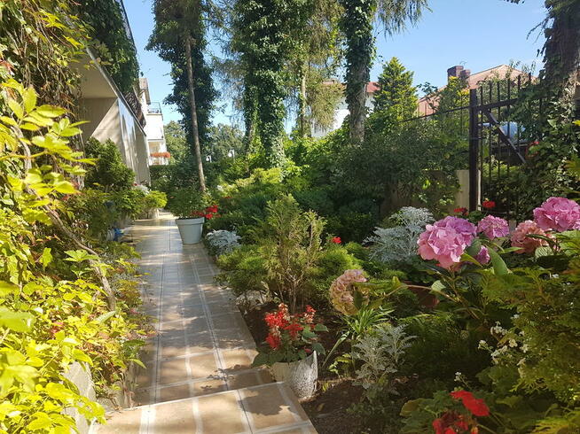 pokoje z łazienkami i aneksem kuchennym 800m.plaża