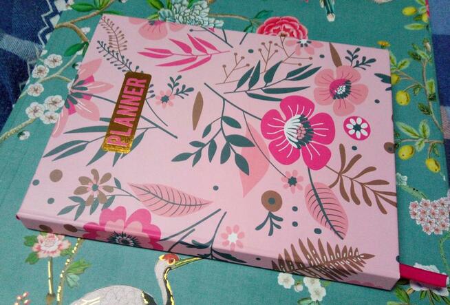 Różowy kwiatowy planer organizer wieczny terminarz