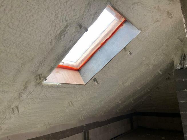 Ocieplanie poddasza stropów pianką PUR Wełna Celuloza