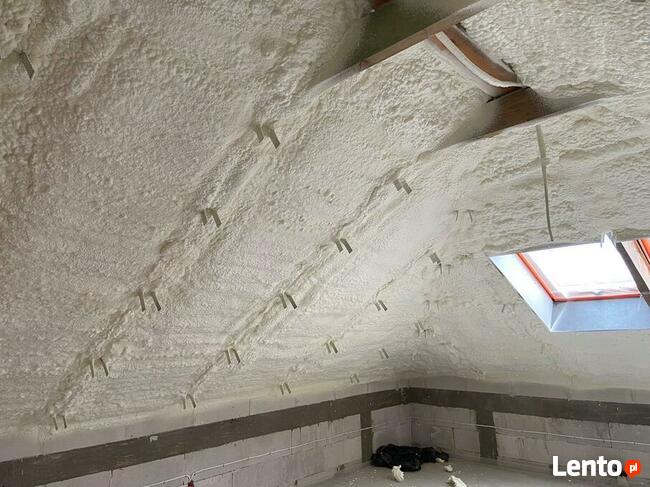 Ocieplanie poddaszy stropów Piana PUR Wełna Celuloza