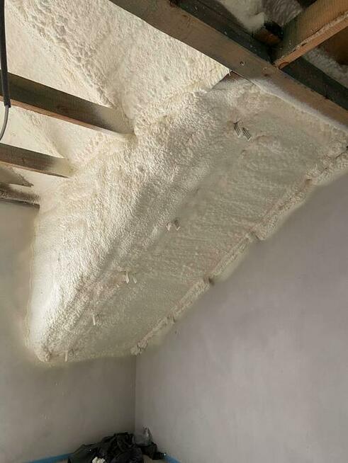 Ocieplanie pianką PUR - TOMCZAK Izolacje Natryskowe