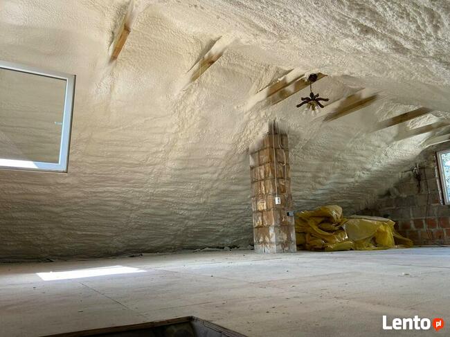 Ocieplanie poddaszy stropów Piana PUR Wełna Celuloza