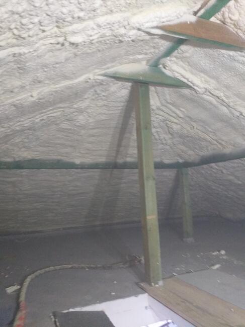 Ocieplanie pianką PUR - TOMCZAK Izolacje Natryskowe