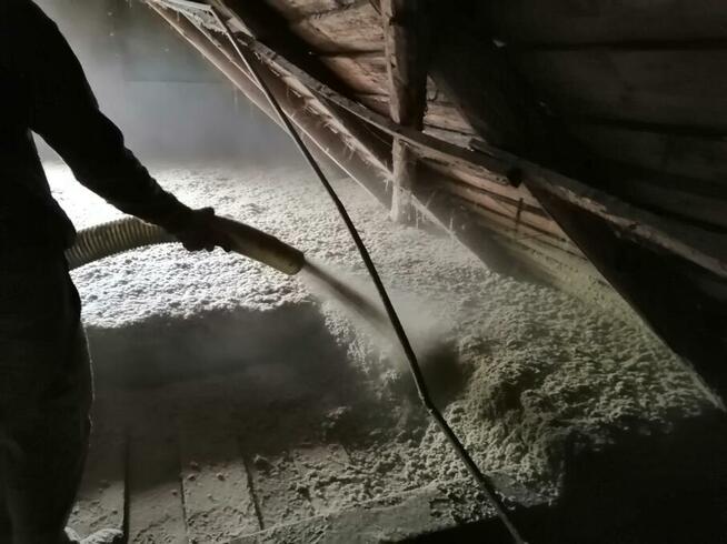 Ocieplanie poddasza stropów pianką PUR Wełna Celuloza