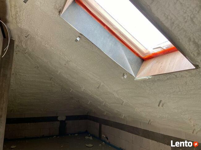 Ocieplanie poddaszy stropów Piana PUR Wełna Celuloza