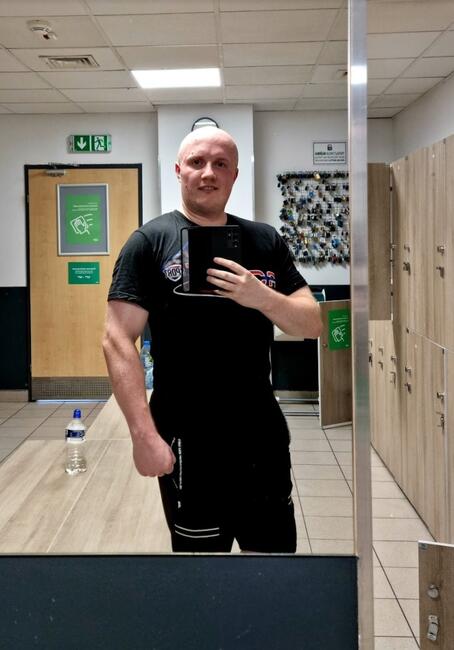 Hmm ambiwertyk mogący pogadać z jakąś podobną duszyczką