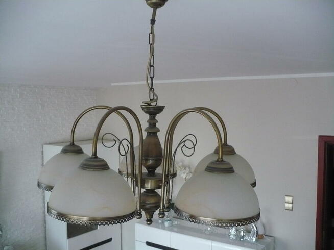 Piękny żyrandol do pokoju