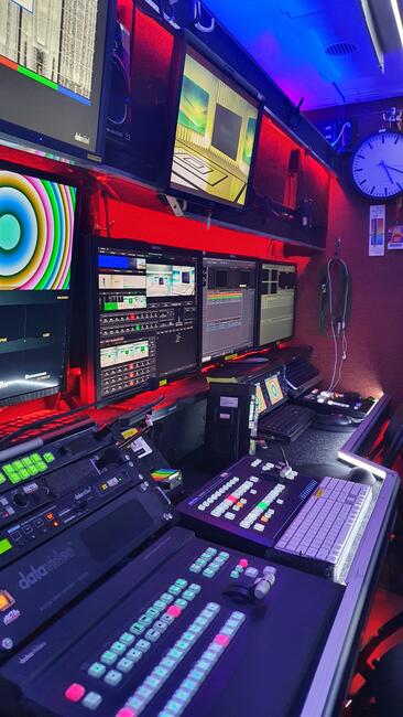 Realizacje, transmisje LIVE- wóz transmisyjny, konferencje.