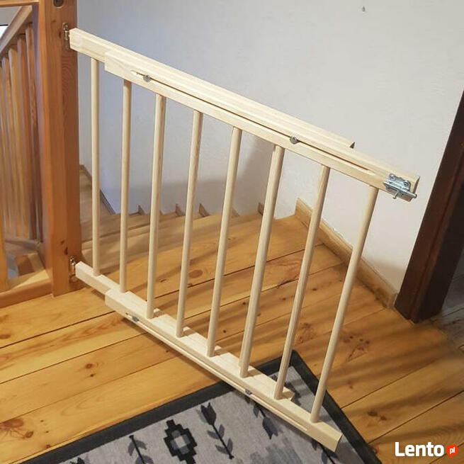 Nowa bramka, barierka zabezpieczająca na drzwi, schody