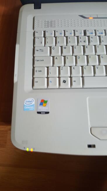 Sprzedam Laptopa do nauki (wszystko działa)