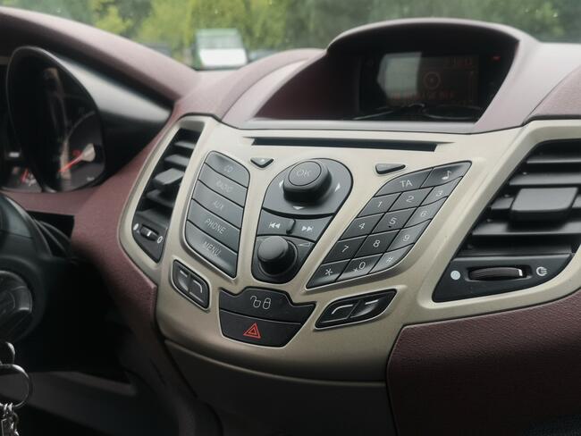 Sprzedam Forda Fiesta benzyna klimatyzacja bezpośrednio