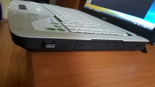 Sprzedam Laptopa do nauki (wszystko działa)