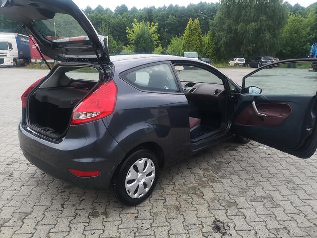 Sprzedam Forda Fiesta benzyna klimatyzacja bezpośrednio