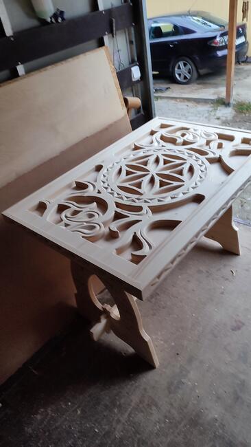 Stolik góralski rzebiony