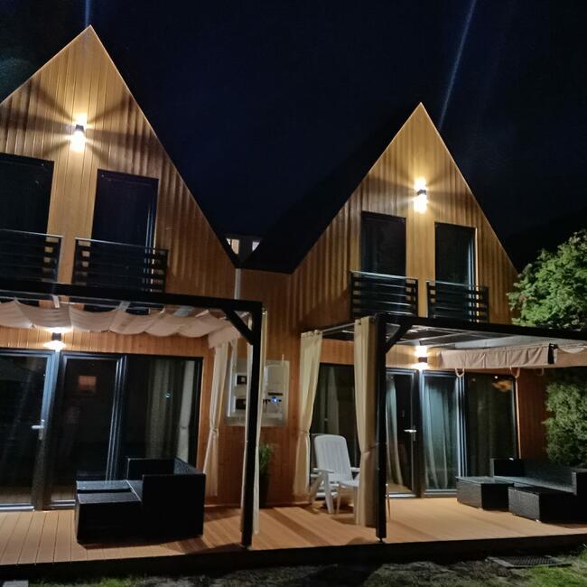 Domki Dwie Fale_w centrum_blisko plaży