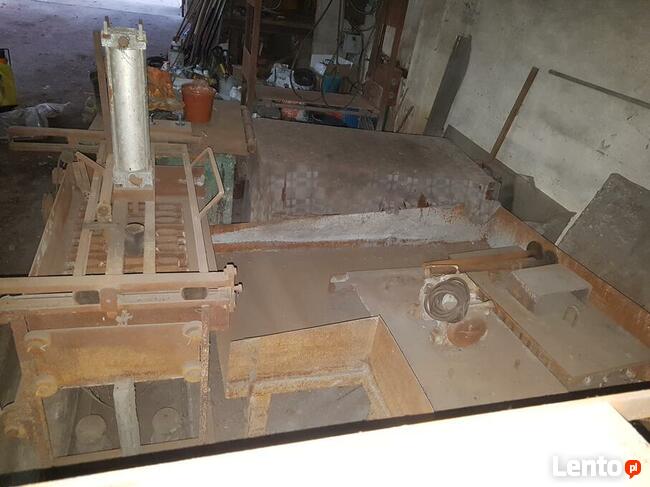 Pustaczarka stacjonarna z regałami i wózkiem