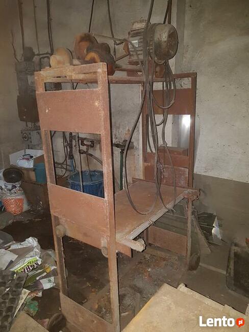 Pustaczarka stacjonarna z regałami i wózkiem