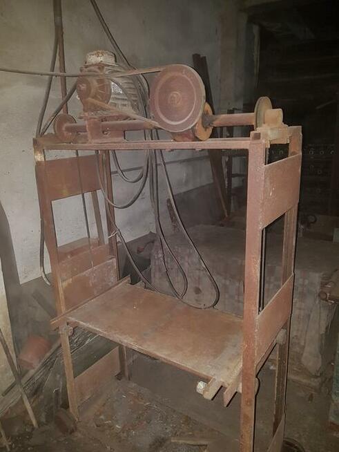 Pustaczarka stacjonarna z regałami i wózkiem