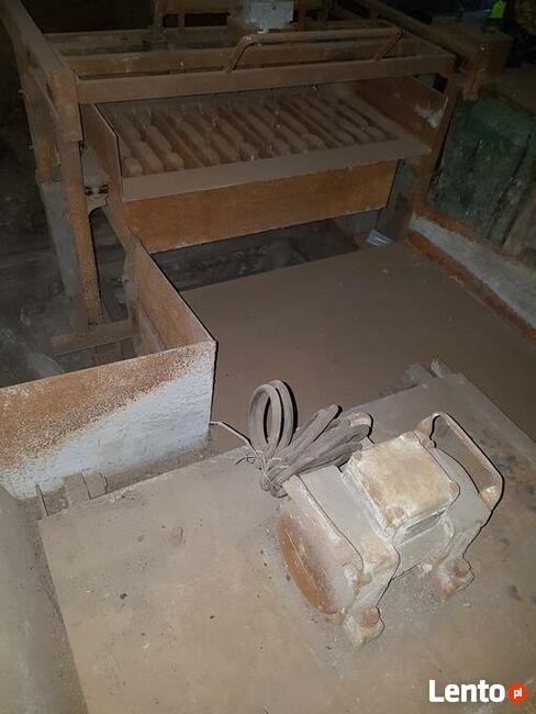 Pustaczarka stacjonarna z regałami i wózkiem