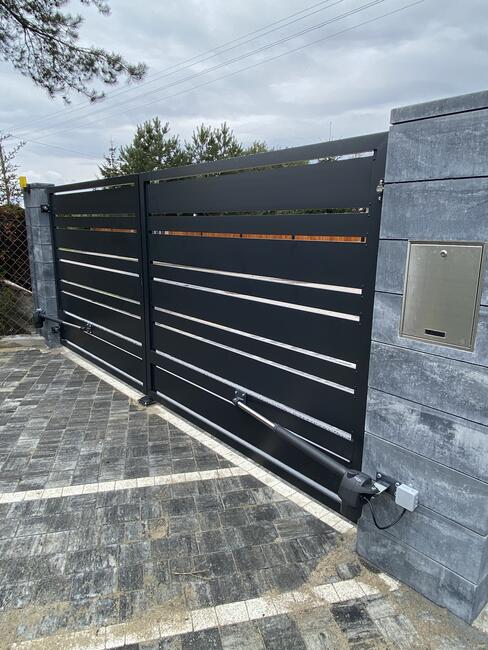 Automaty do bram Monitoringi Domofony Instalacje elektryczne