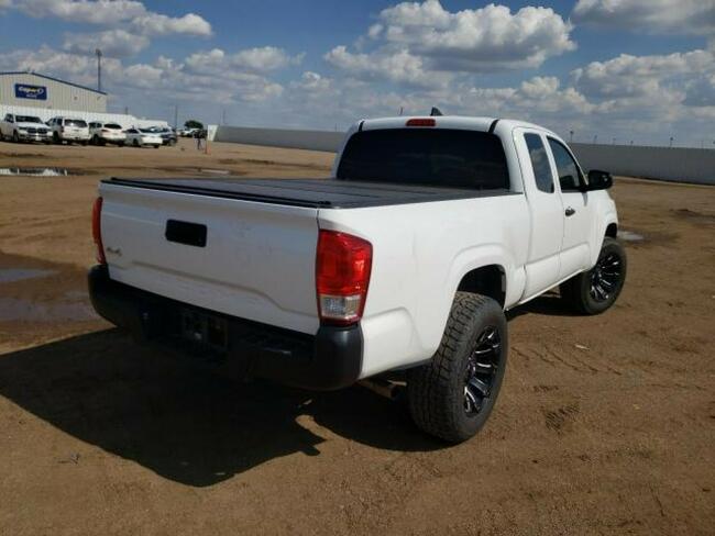 Toyota Tacoma 2017, 2.7L, po gradobiciu