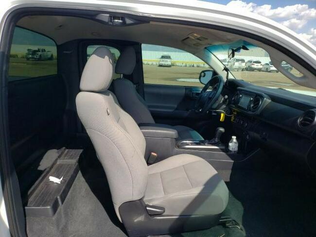 Toyota Tacoma 2017, 2.7L, po gradobiciu