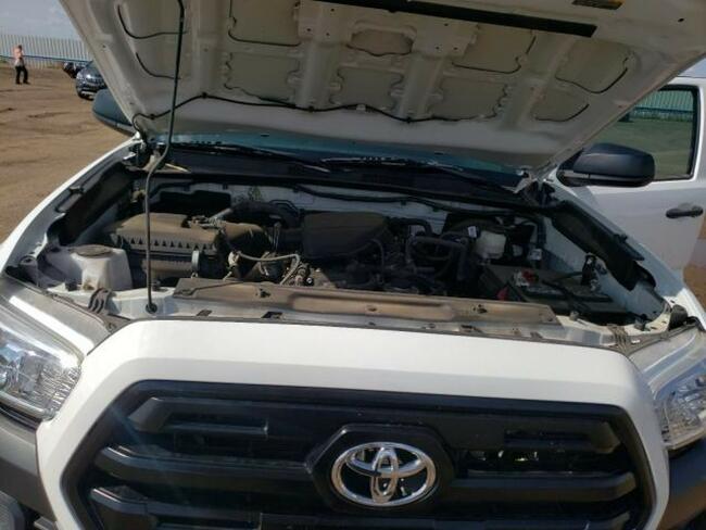 Toyota Tacoma 2017, 2.7L, po gradobiciu