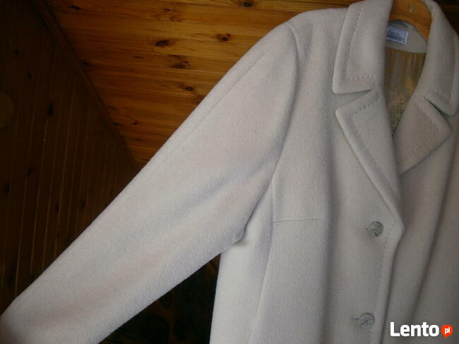 Piękny płaszcz damski ocieplany właśnie na tą porę !!!