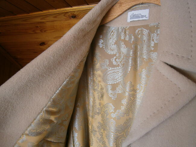 Piękny płaszcz damski ocieplany właśnie na tą porę !!!